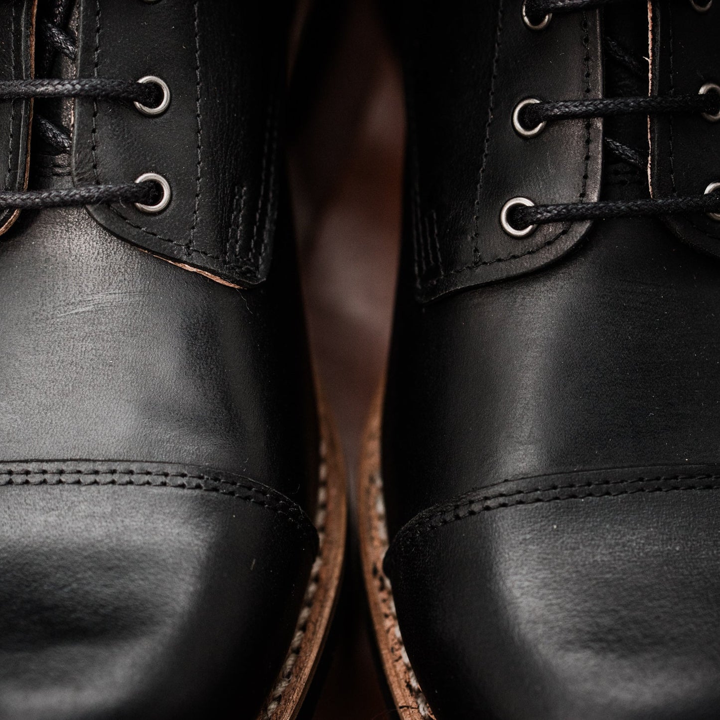 Close-up of the black Old Mulla Tâmega boot upper and metal eyelets